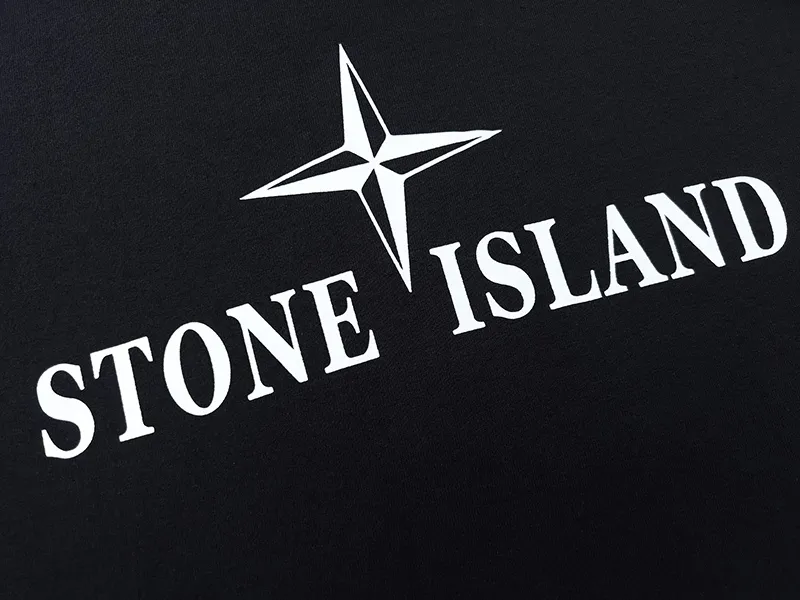 W610#P110💰 Stone Island logo printed front and back short-sleeved men's and women's loose casual T-shirts. Made of 260g combed cotton with 32-count double yarn. Double-threaded two-needle pressed thread. No deformation after long-term washing. Imported 3D printing. No fading. No cracking. Authentic pattern making. Double tags washed. Original packaging. Color: black-white. Size M-XXL.